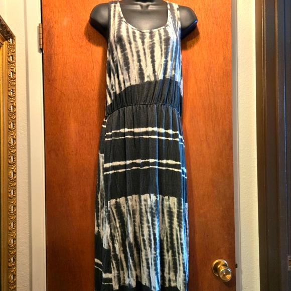 Viamor Dresses & Skirts - Viamor dark olive tye dye soft maxi dress szM